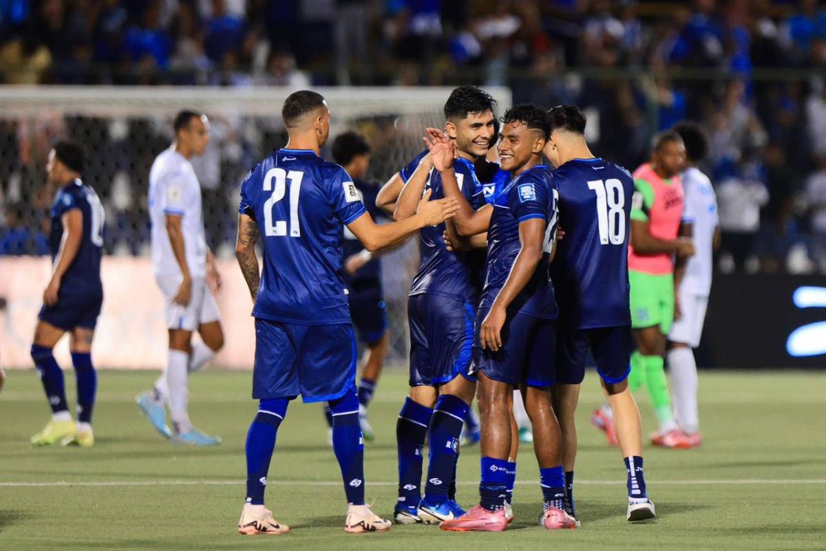 Tristeza de jugadores de Honduras luego de caer ante Nicaragua por la eliminatoria