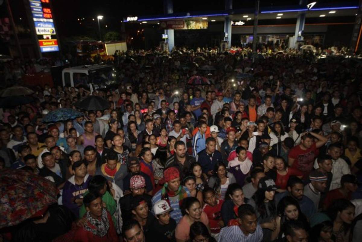 La capital retumbó con 12 horas continuas de carnaval