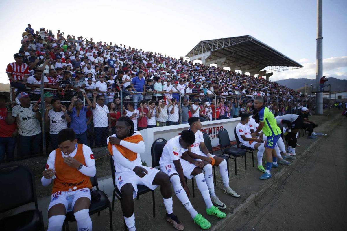 Danlí vivió una fiesta con llegada del Olimpia; la belleza no faltó y los 'Potros' hicieron show