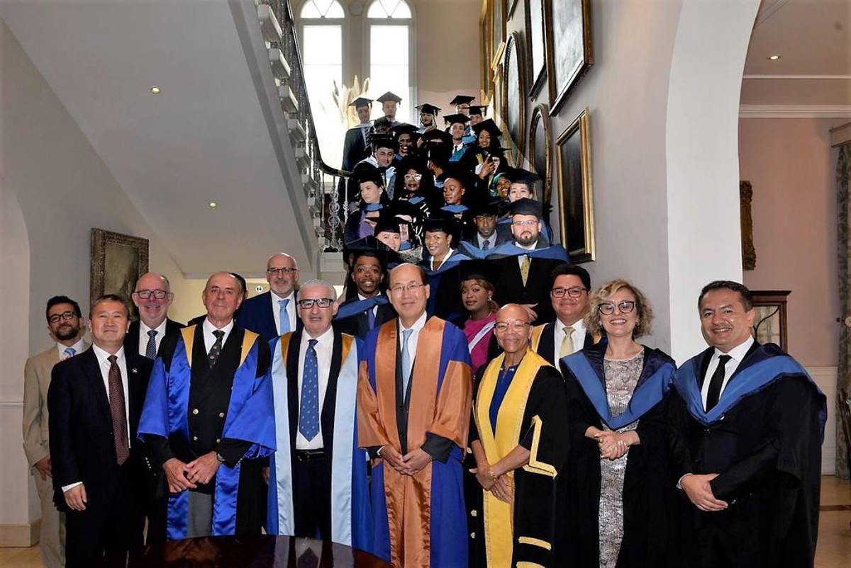 En la graduación del doctorado en Derecho Marítimo Internacional cum laude.