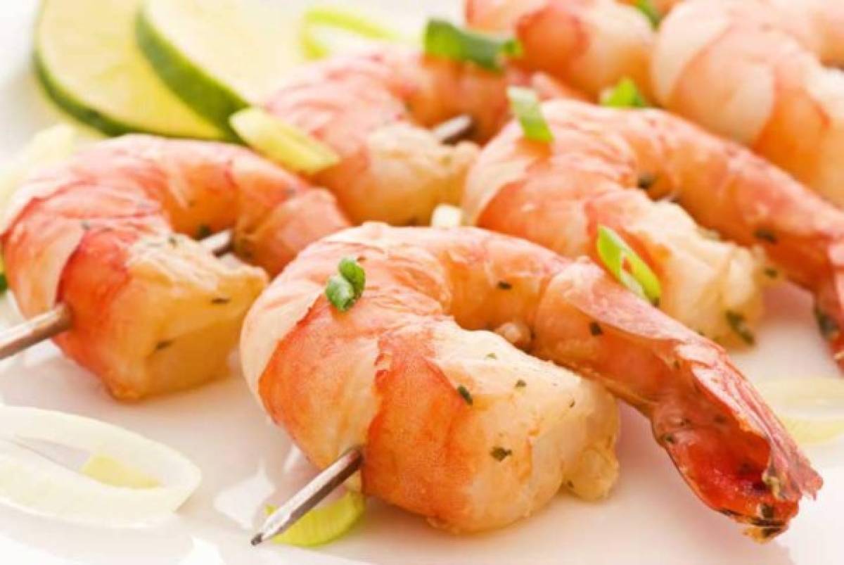 Prepara unos deliciosos tacos de camarón con un toque delicado de orégano
