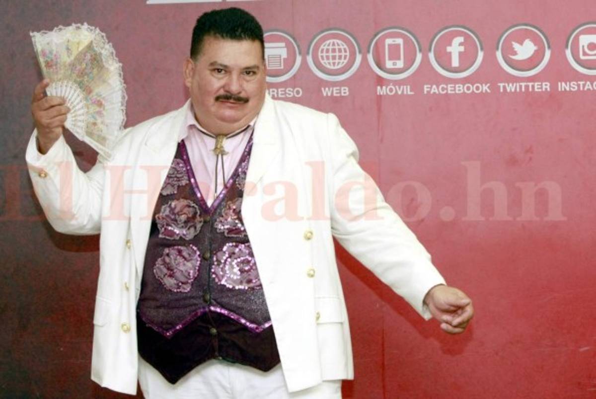 Juan Gabriel hondureño le rinde tributo al 'Divo de Juárez'