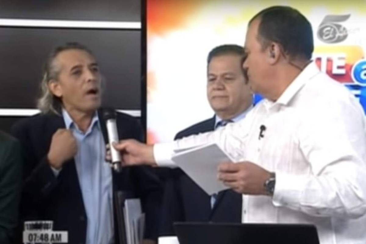 Alexander Toscano tildó de mercenario al periodista Renato Álvarez en su programa.