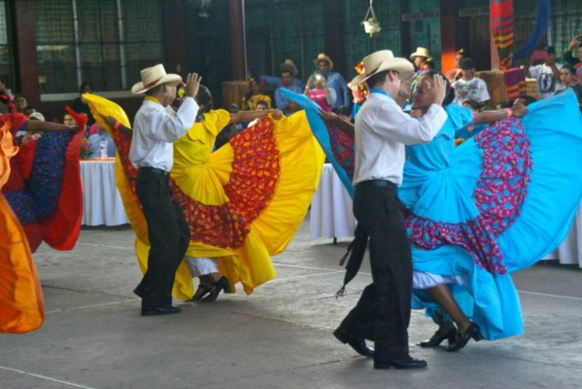 Colorida fiesta folclórica en La Esperanza, Intibucá