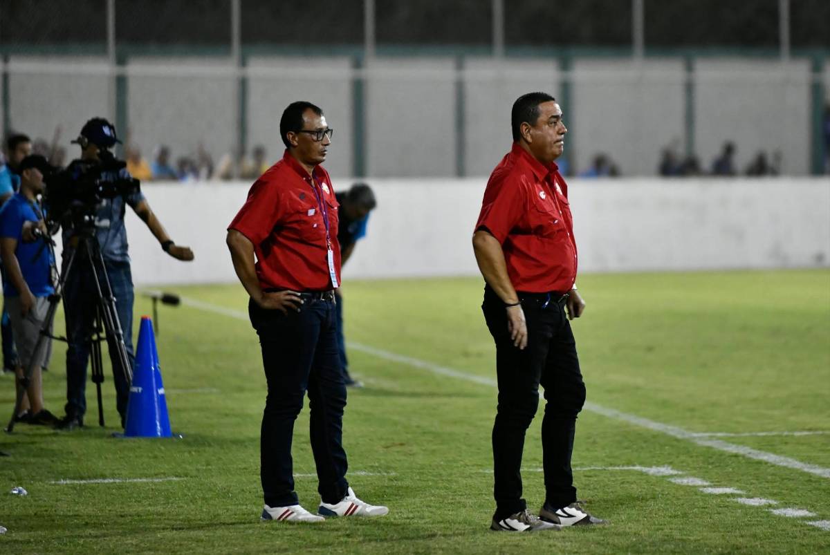 Fotos: Futbolista terminó jugando vendado, tristeza en el Génesis y las bellezas en el estadio