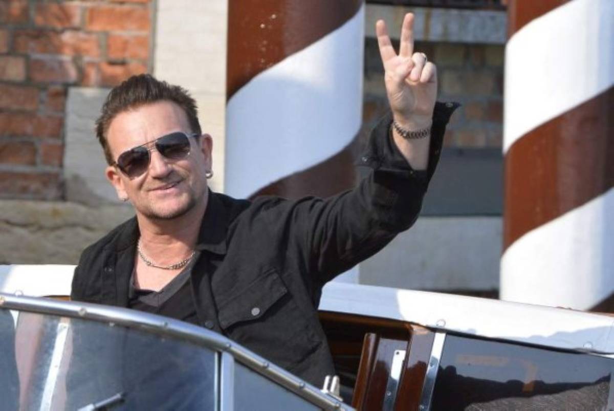 Bono se disculpa por acusaciones de acoso en ONG que fundó 