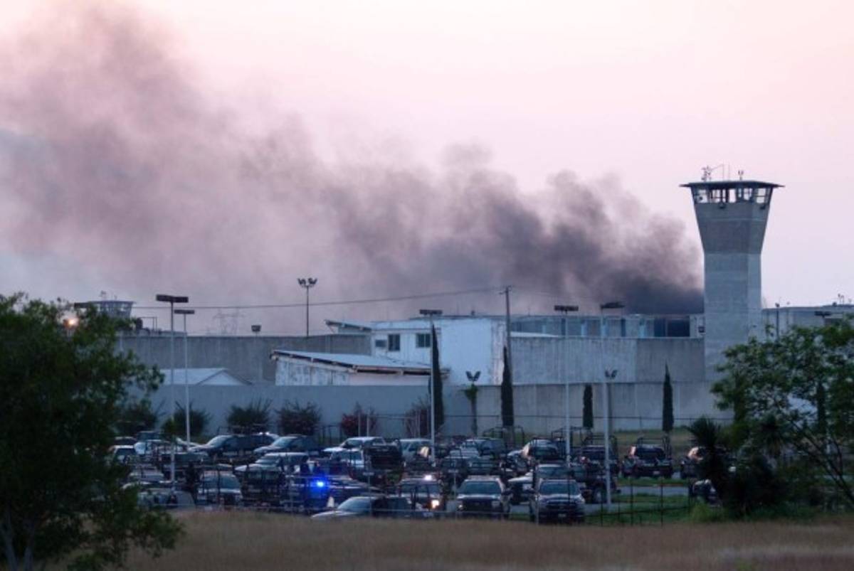 Dos muertos y 13 heridos en motín carcelario en el norte de México