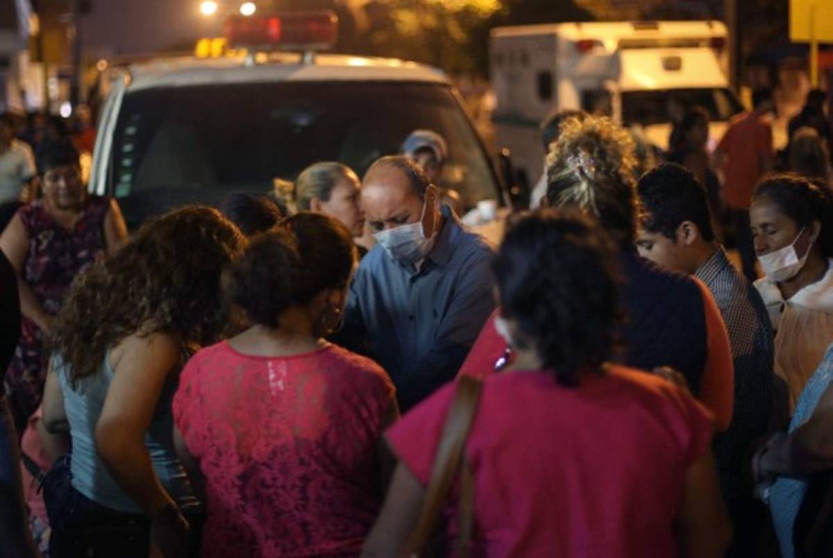 México: Suben a 13 los muertos en explosión en petroquímica