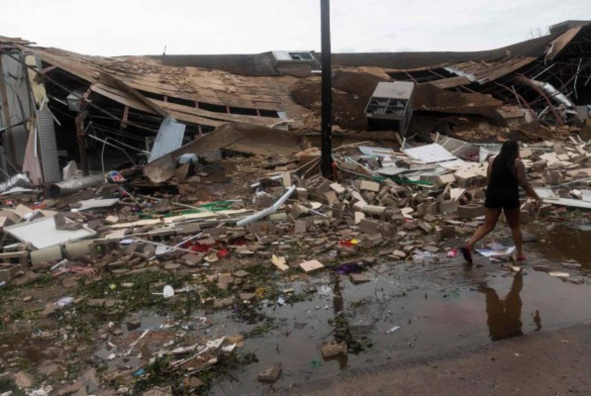 Laura se debilita a depresión tropical mientras se desplaza por Arkansas