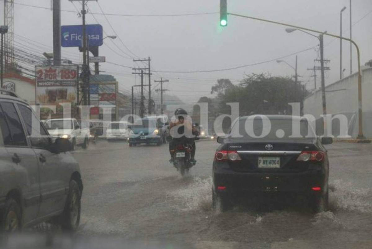 Fuertes lluvias azotan la capital de Honduras este domingo