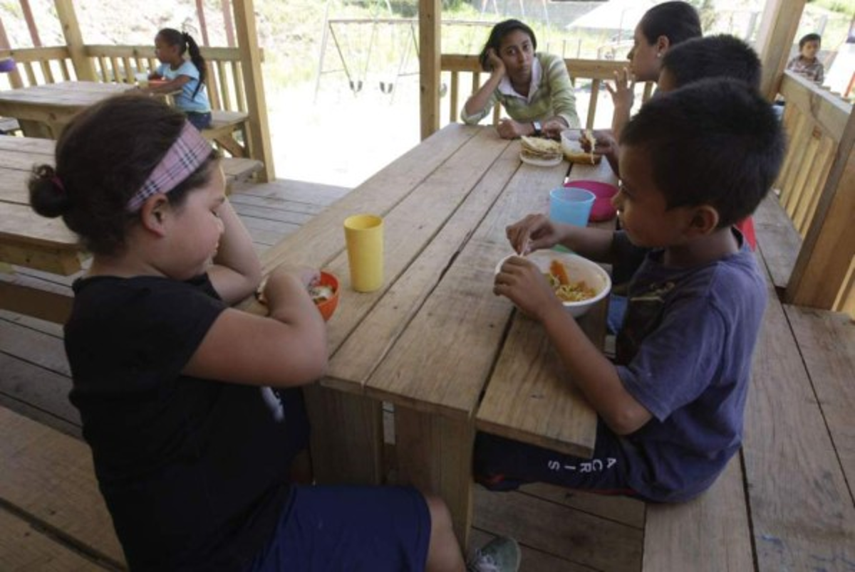 El hondureño del año: Jeony Ordóñez, el pastor que rescata a los niños del basurero para llevarlos a la universidad