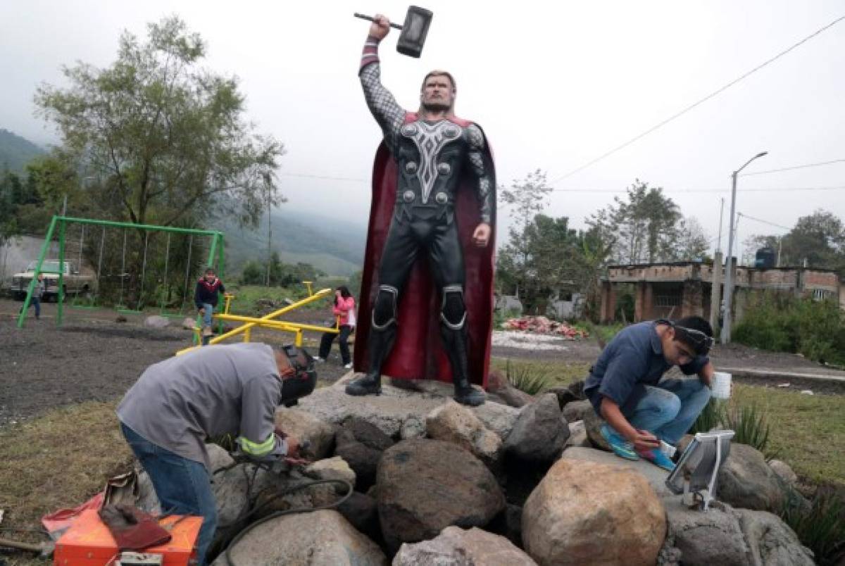Superhéroes de película custodian un modesto pueblo mexicano 