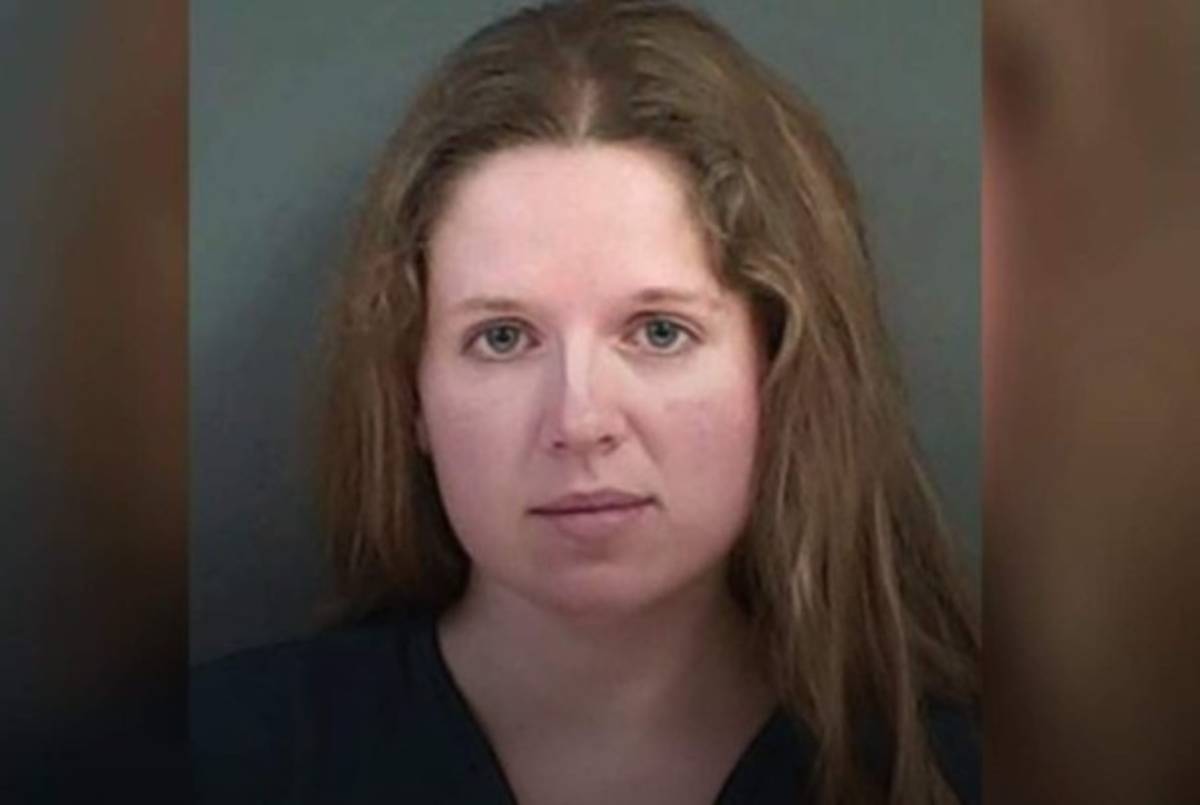 Hombre encuentra a su esposa en la cama con un menor y le tomó fotos para denunciarla