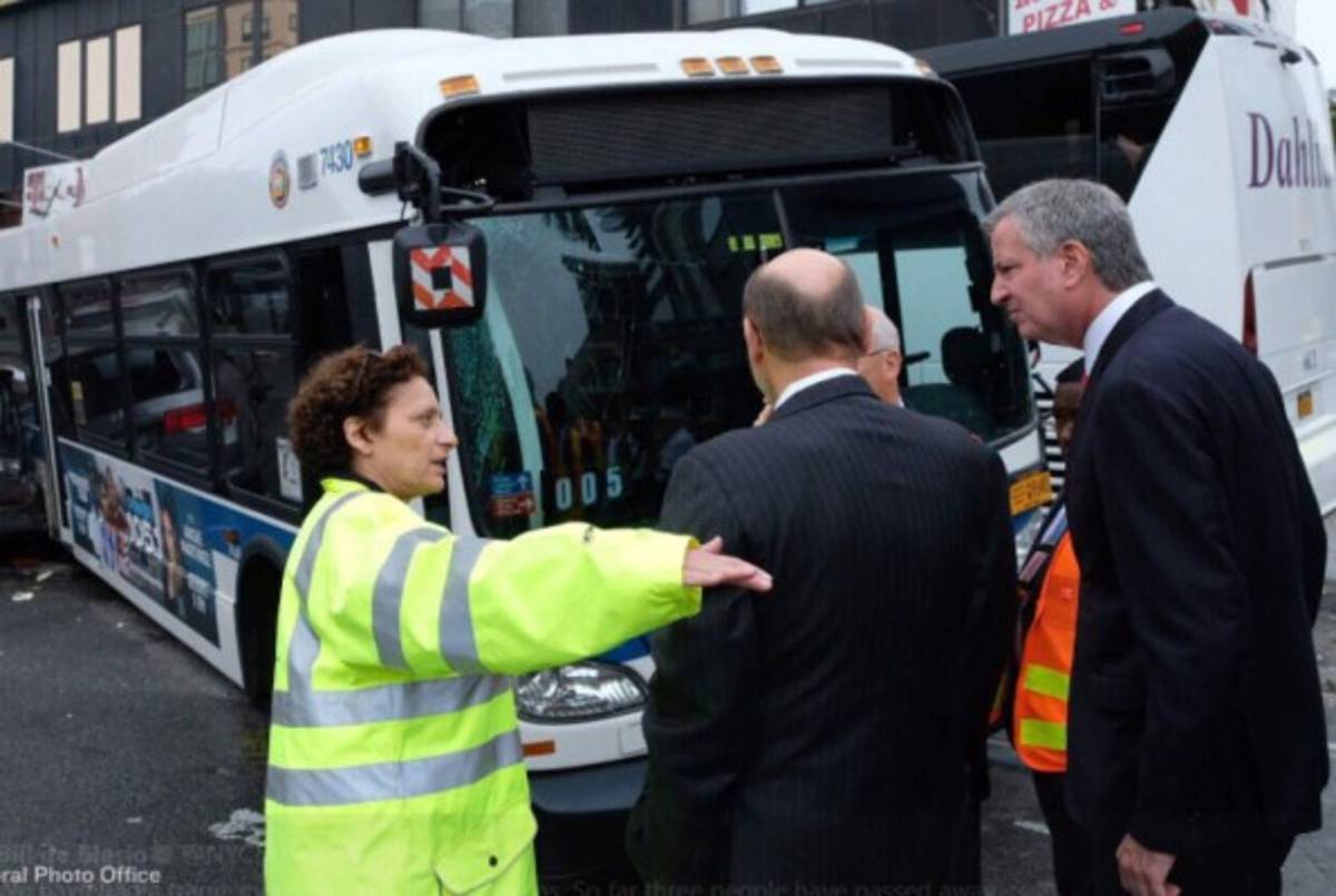 Tres muertos y varios heridos en choque en Nueva York