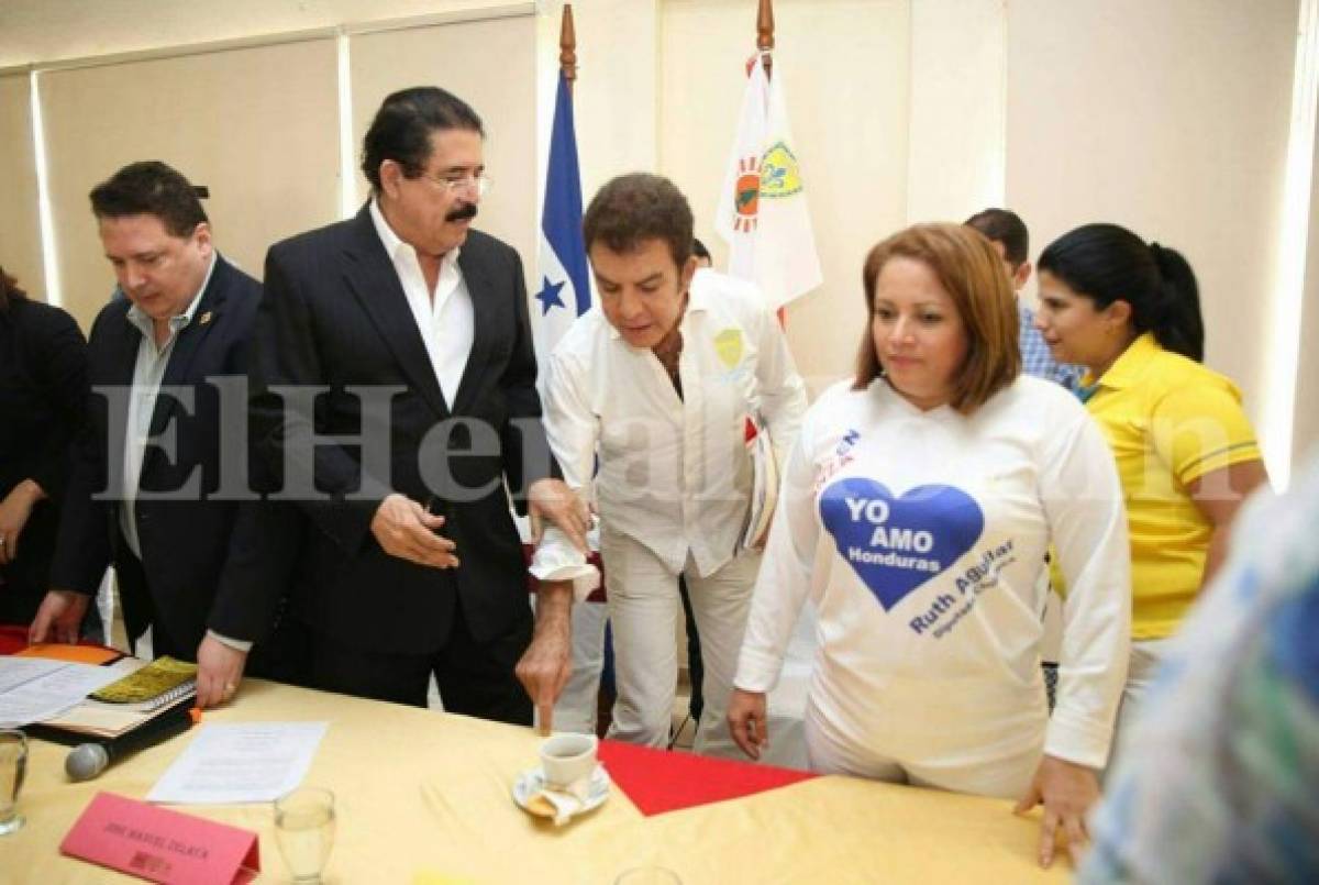 Nasralla y Eva Fernández se pelean por una silla durante conferencia de la alianza opositora