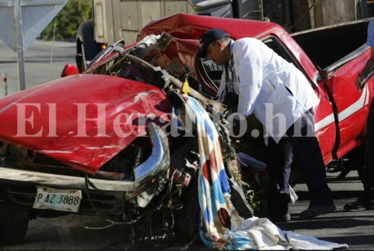FOTOS: Dos muertos en accidente vehicular en cuesta La Moramulca