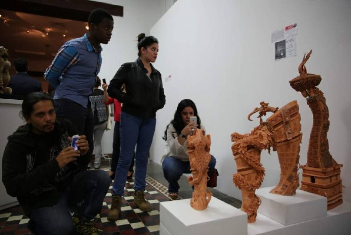 Pilar Leciñena ganó Bienal de Escultura y Cerámica