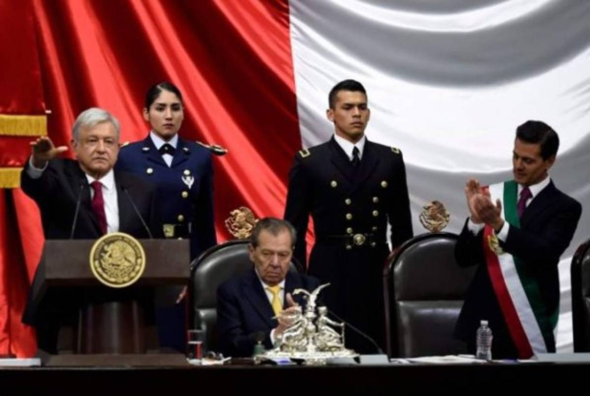 ¿Por qué López Obrador recibió una banda presidencial diferente a la de Peña Nieto?