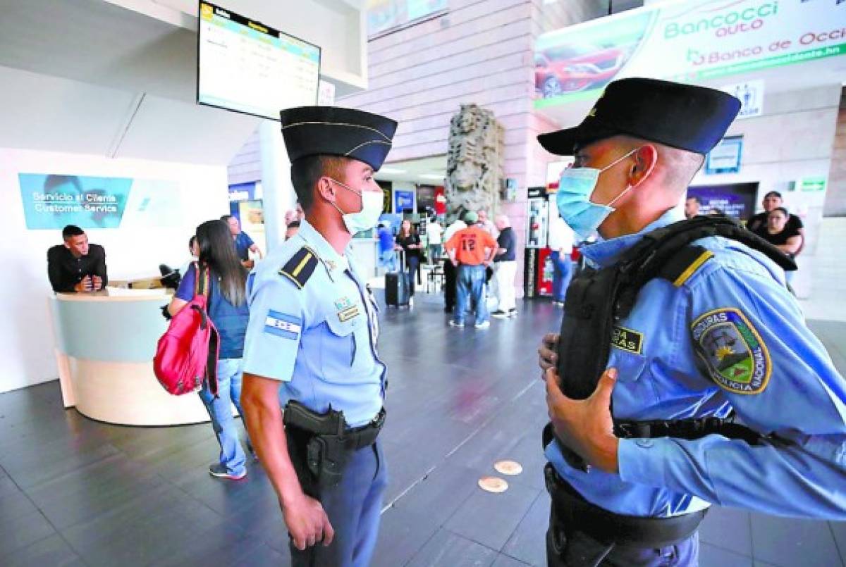 El aeropuerto internacional Toncontín y otros del país han reforzado sus medidas de prevención ante el ingreso de algún caso del virus.