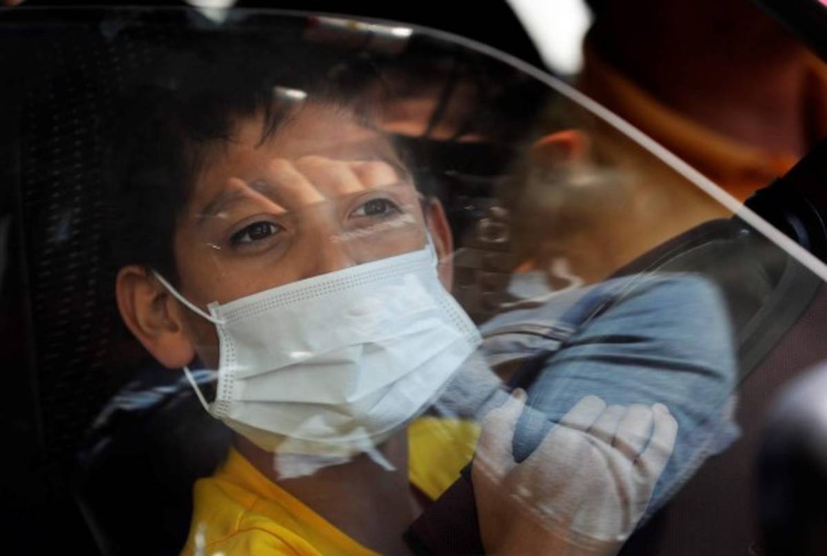 Trump llama a la calma tras primera muerte por el coronavirus en EEUU