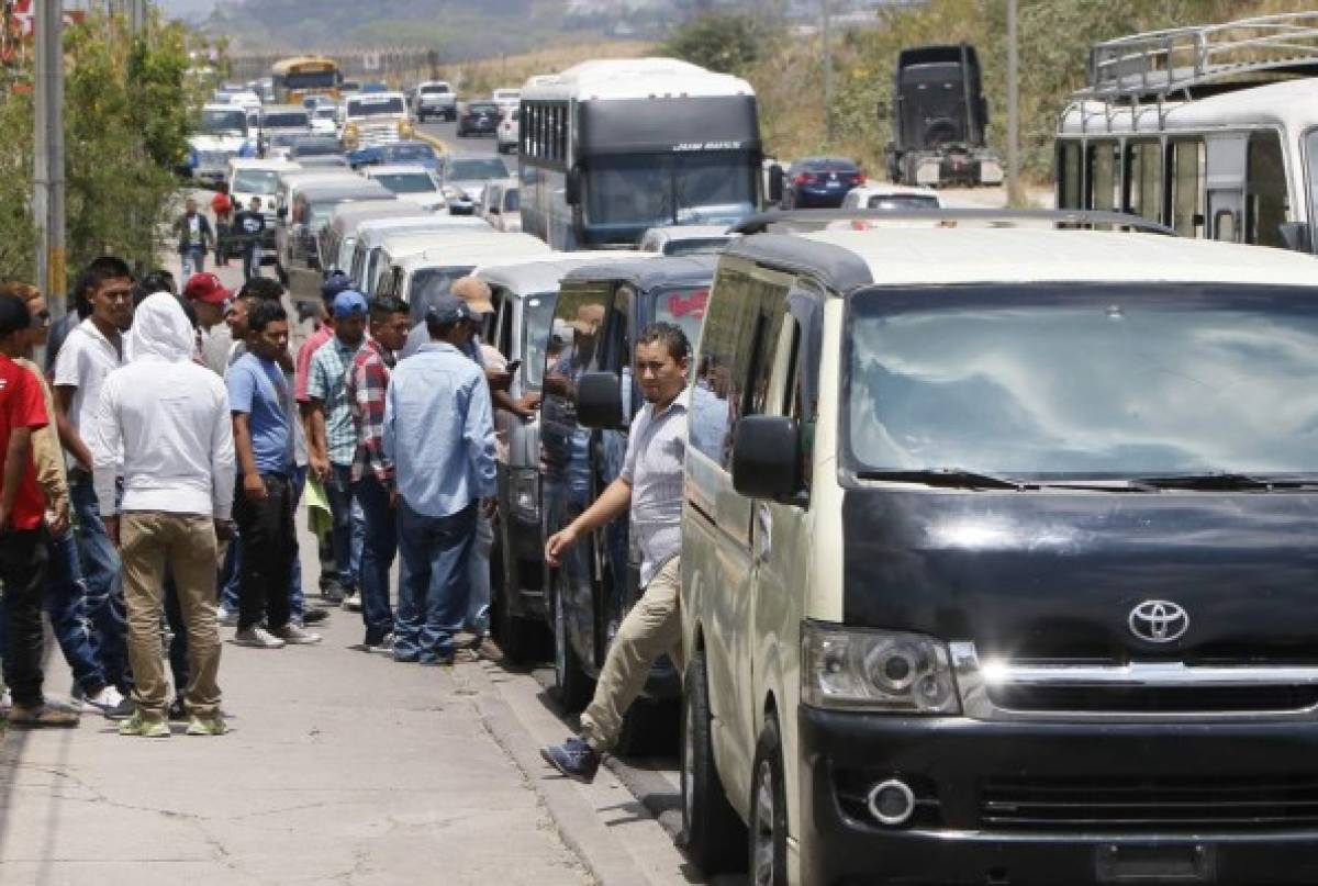 Conductores de 'buses brujitos” vuelven a la carga por legalización
