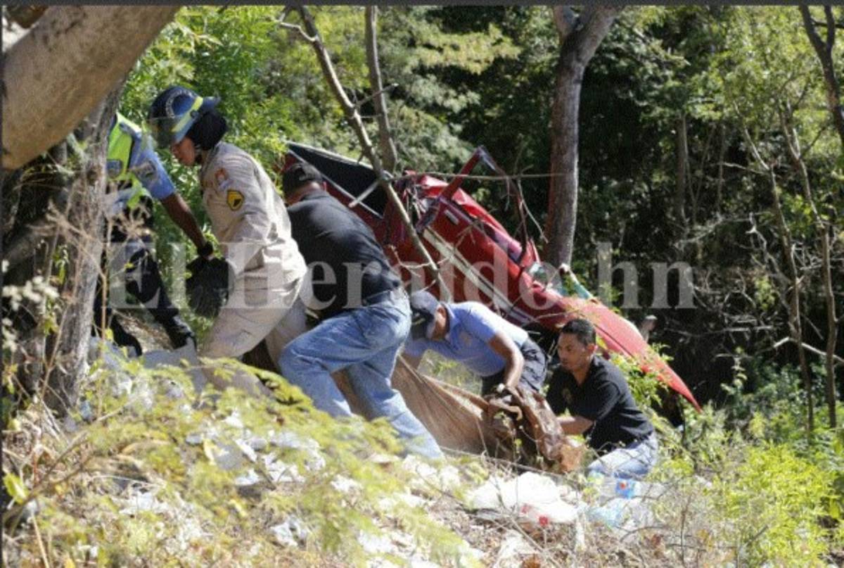 FOTOS: Dos muertos en accidente vehicular en cuesta La Moramulca