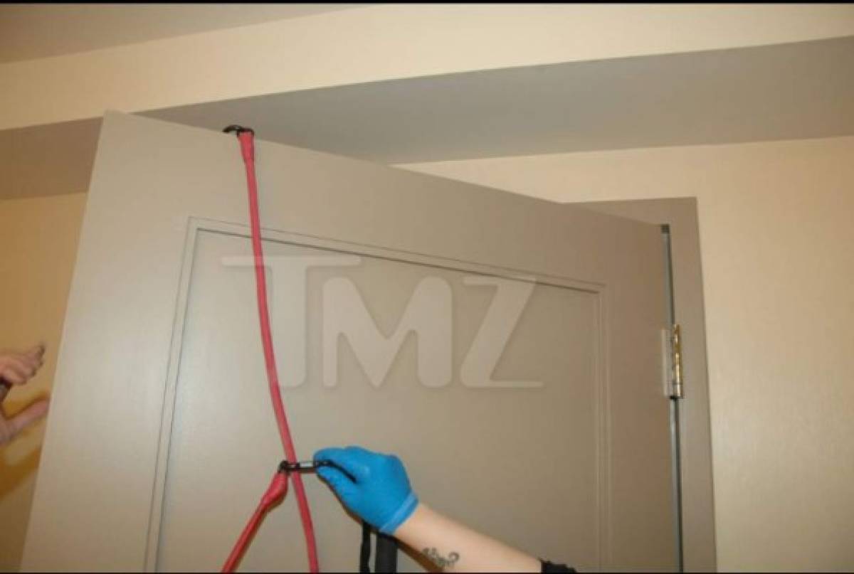 TMZ publica fotos del cuarto donde se suicidó Chris Cornell