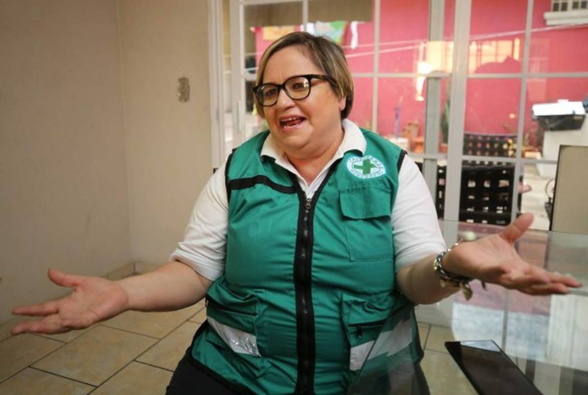 Revista Tic Tac Tania Triminio: 'Conduzco ambulancias y atiendo emergencias”