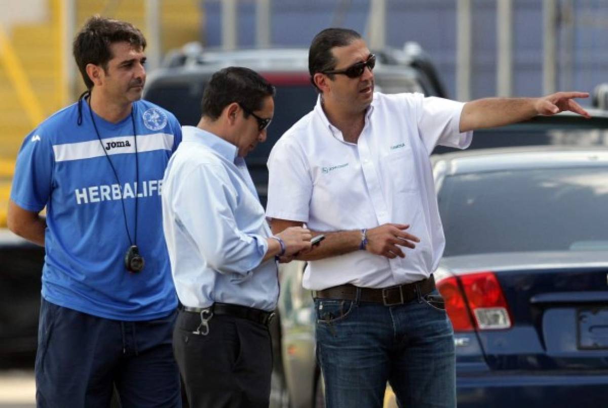 Pedro Atala: Primitivo está desvariando... nos dejó el equipo tirado