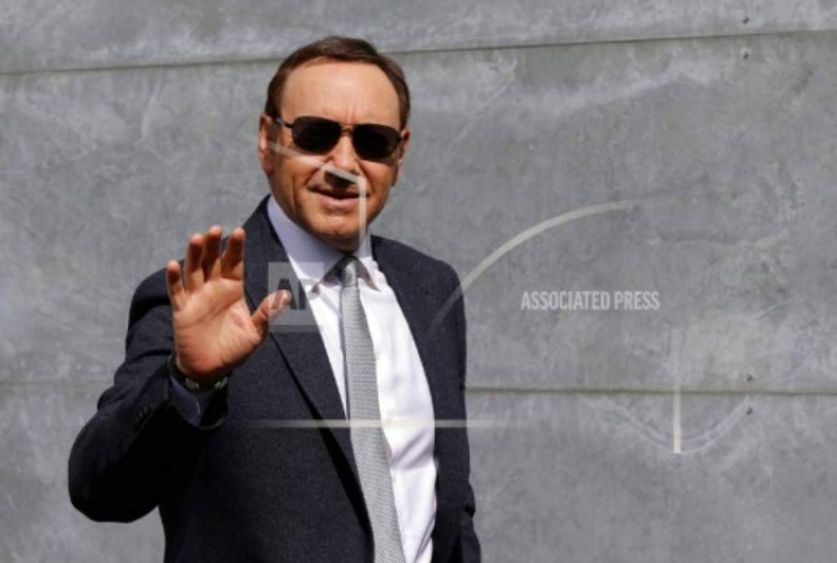 Policía investiga seis acusaciones contra Kevin Spacey