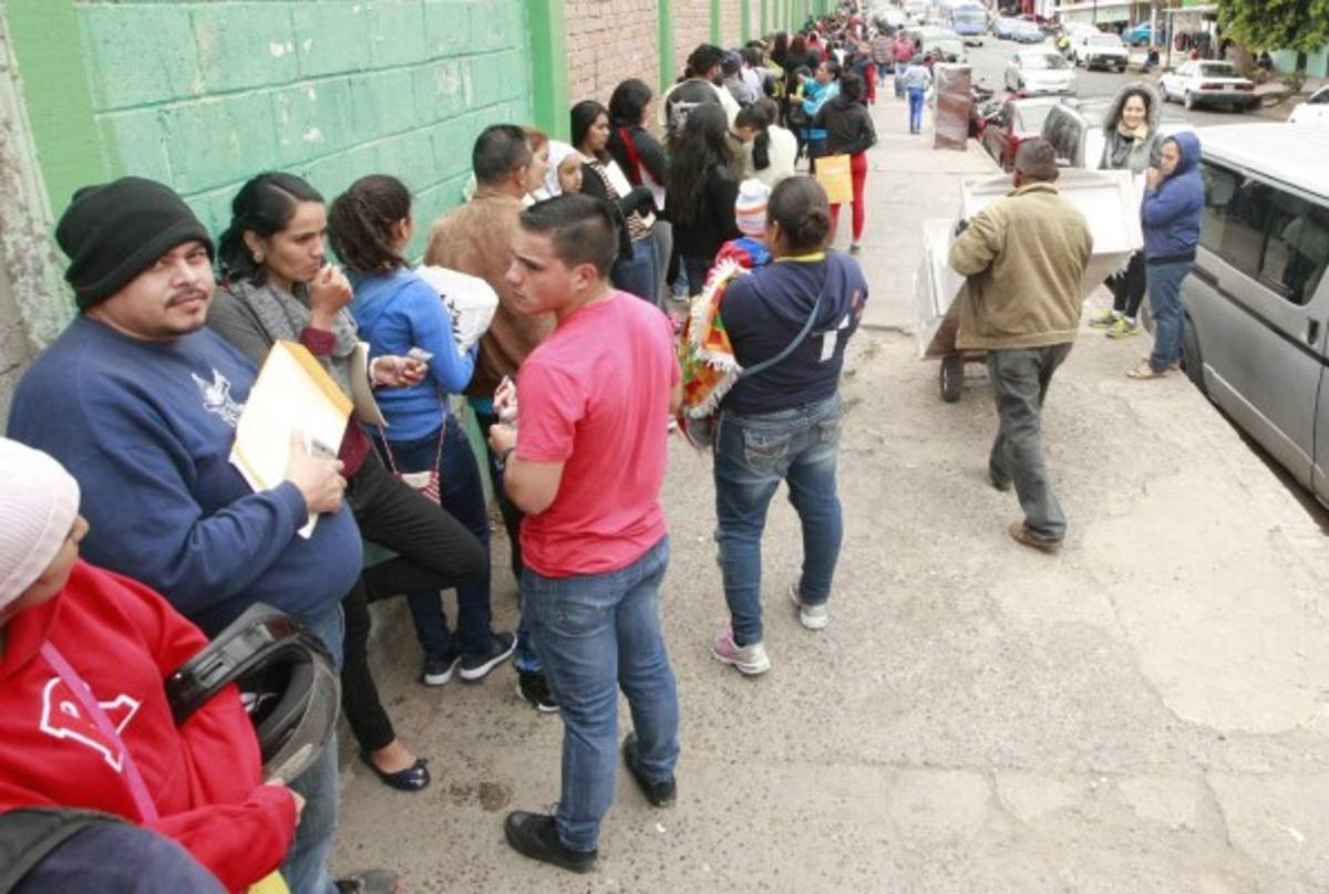 Abarrotados colegios de Honduras por alta demanda de cupos