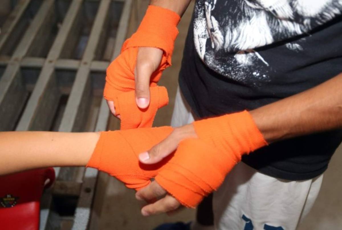 Héroes de barrio que golpean la violencia