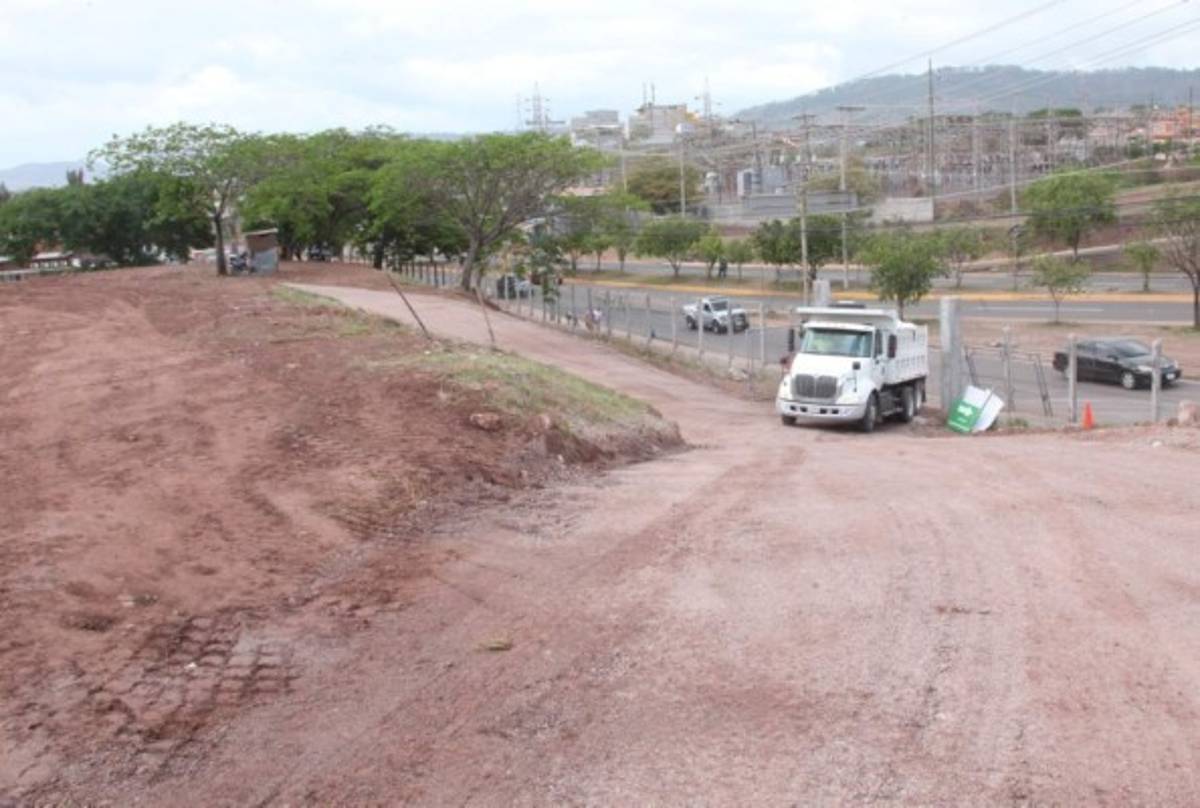 Tegucigalpa: Habilitan parqueos en zonas de tráfico