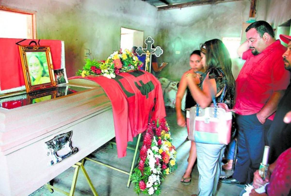 Condenan asesinato de dirigente campesina