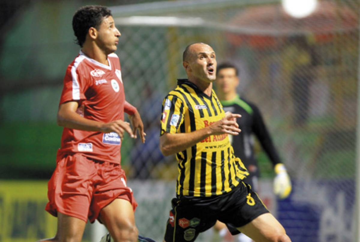 Real España toma una mínima ventaja