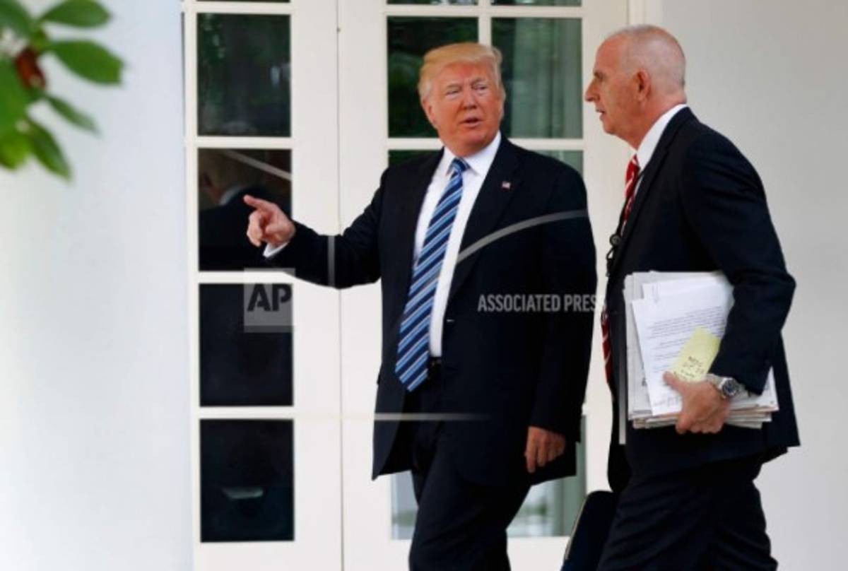 Juez decide a favor de 4 mexicanos que demandaron a Trump