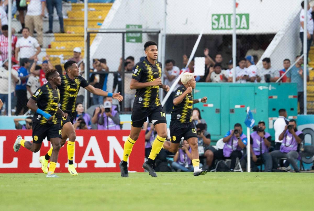 Buba descontrolado, aficionada desmayada, jugador confirma que se va de Olimpia y lágrimas