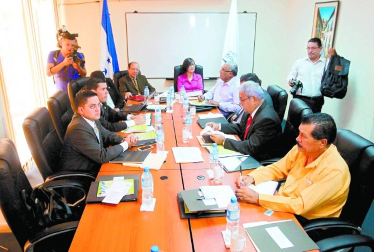 Junta discutirá uso del polígrafo