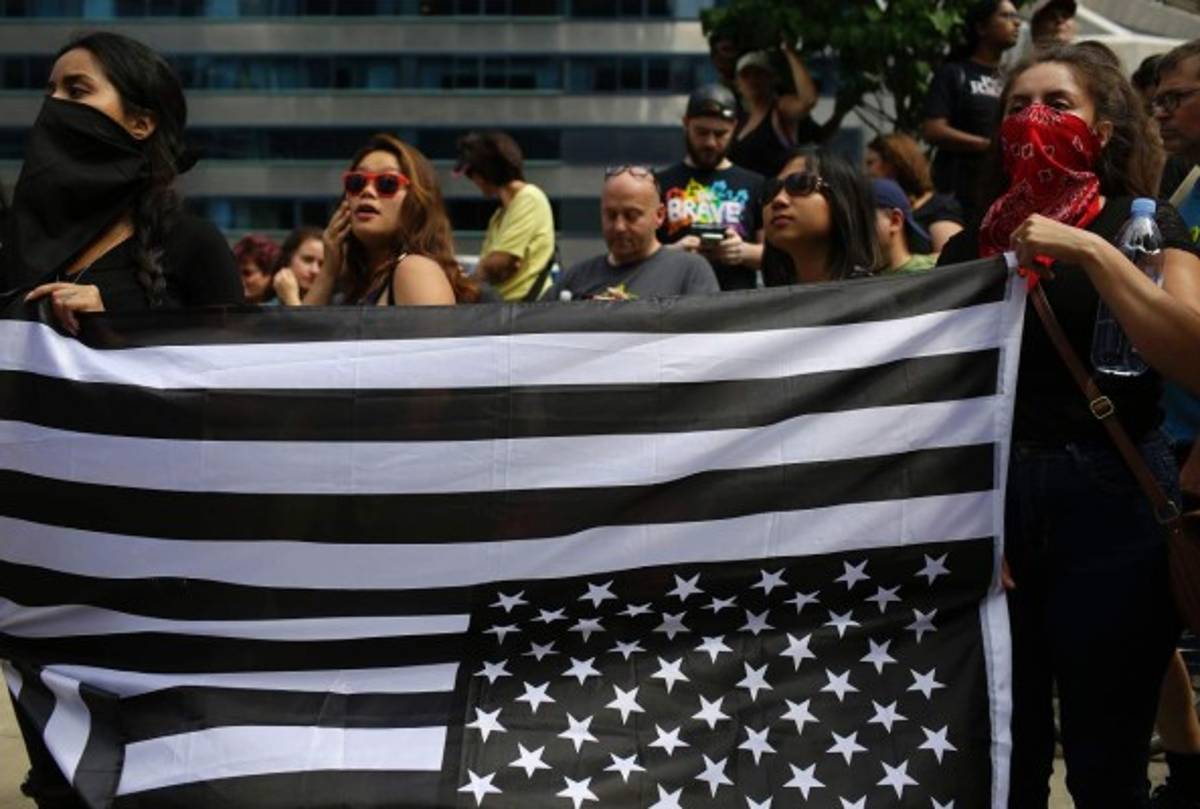 La Casa Blanca defiende la respuesta de Trump a violencia en Virginia