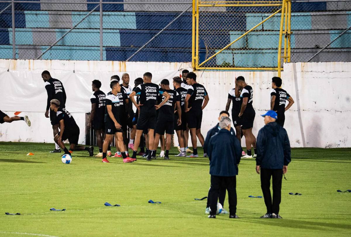 Jugador llegó con bolso de lujo, insólito impase en el estadio y ausencias en entreno de Honduras
