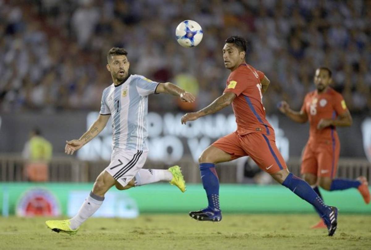 Argentina vence a Chile 1-0 y entra en zona clasificatoria al Mundial
