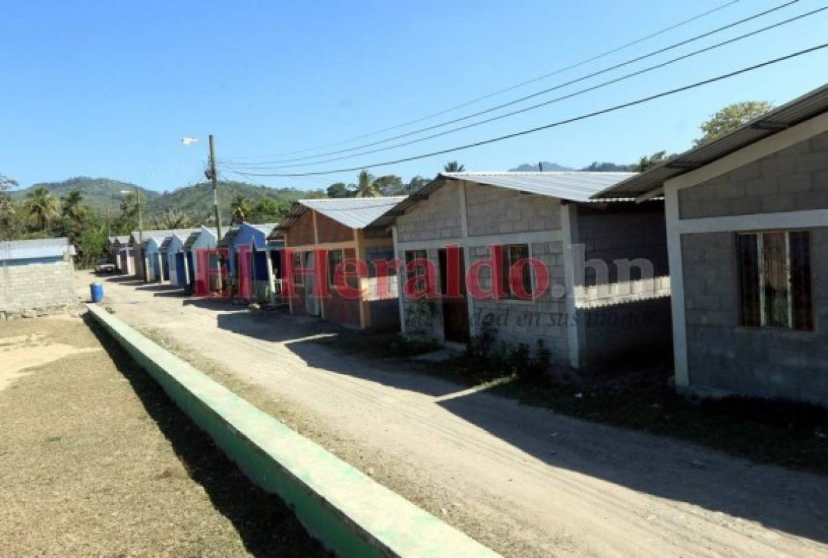 Un proyecto de casas para los pobres lleva el nombre de Merlin, la esposa de Ardón.