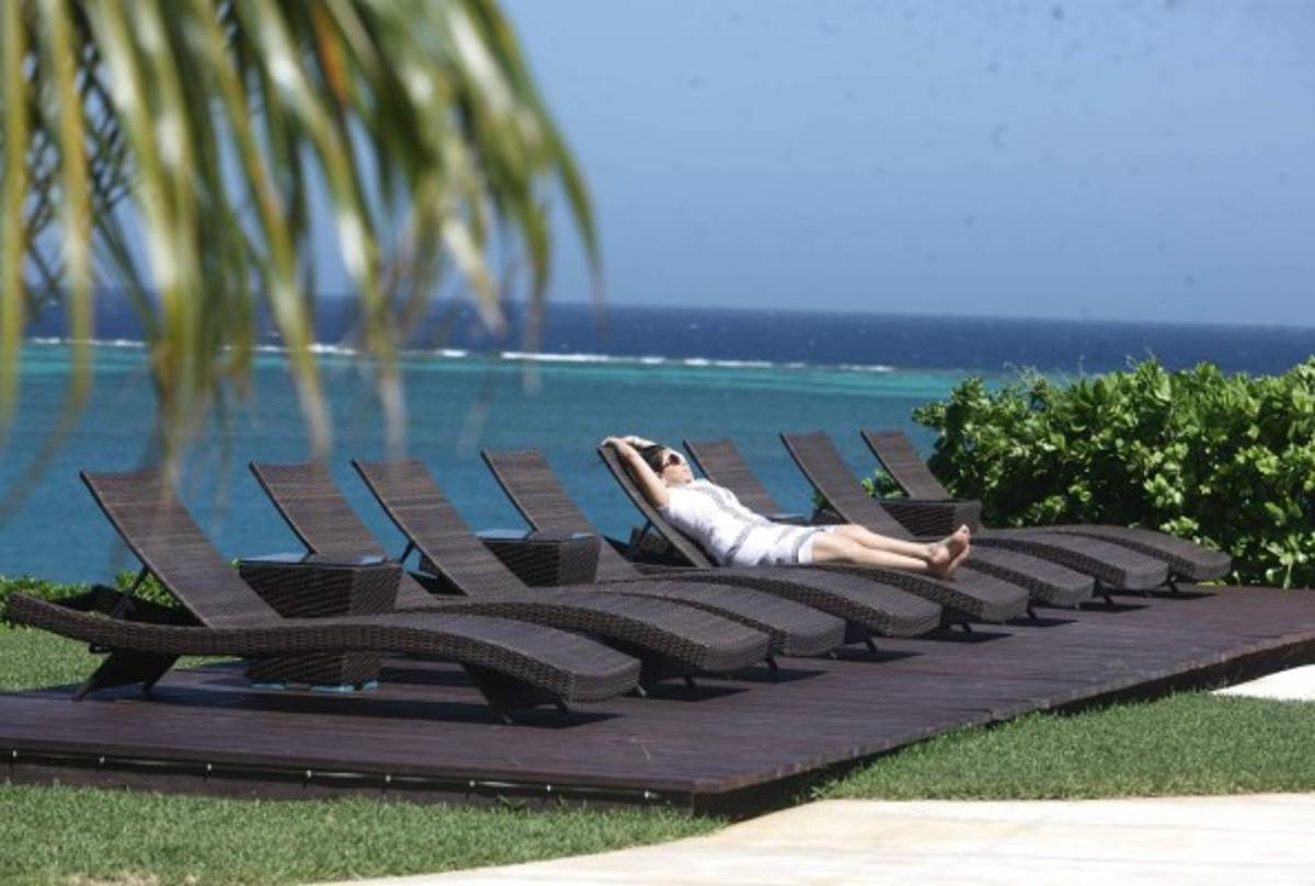 Disfrute el golf, playa y buceo en el club Pristine Bay Resort