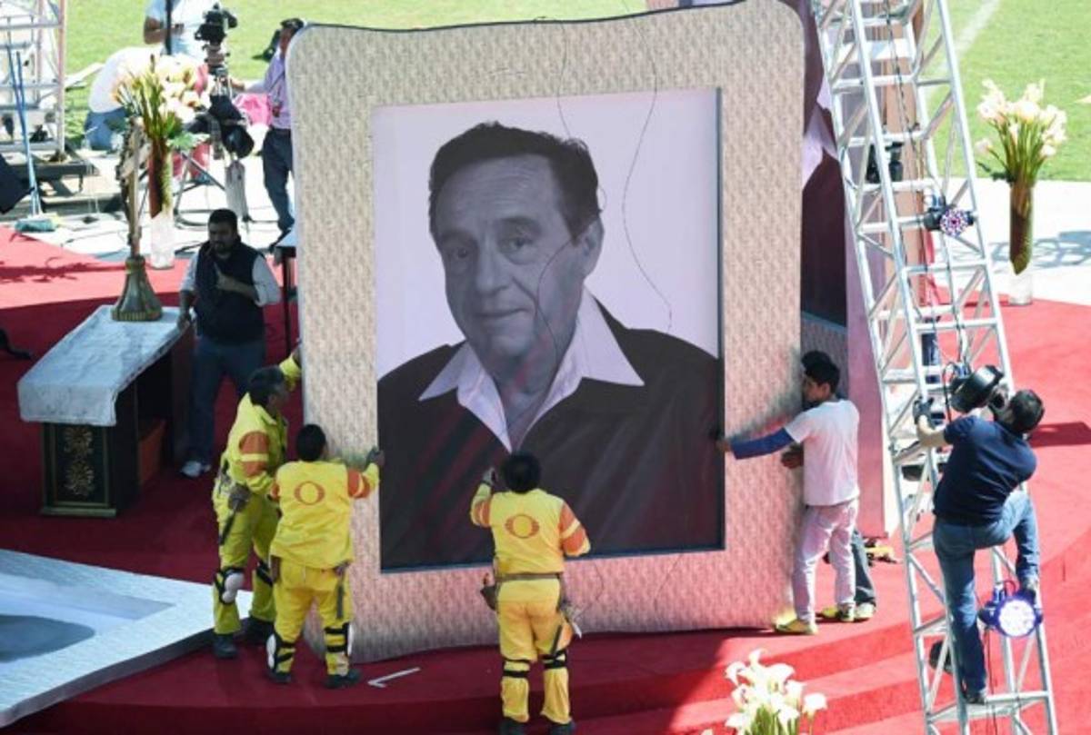 VIDEO: México rinde homenaje a 'Chespirito'