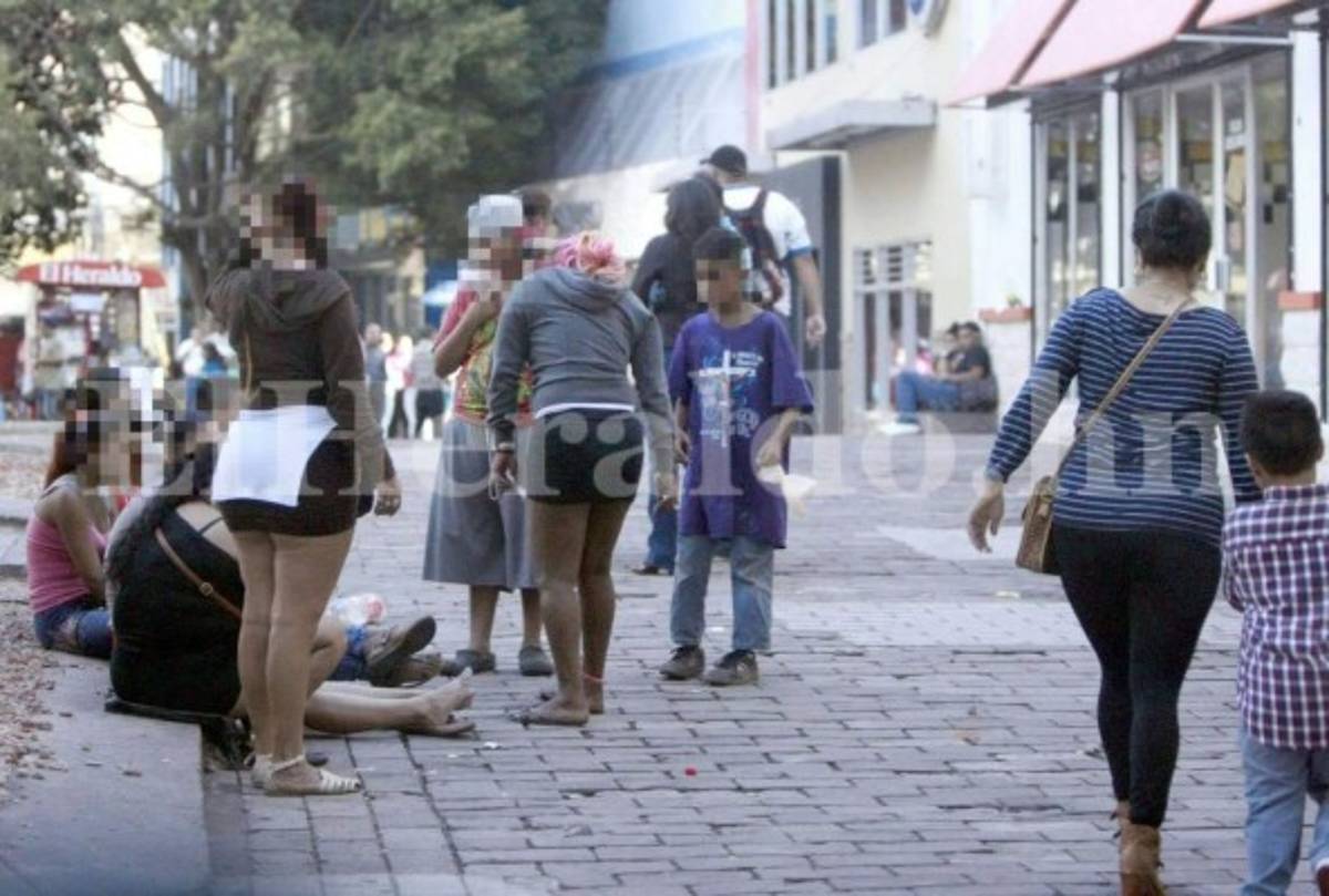 El centro de Tegucigalpa abraza la prostitución