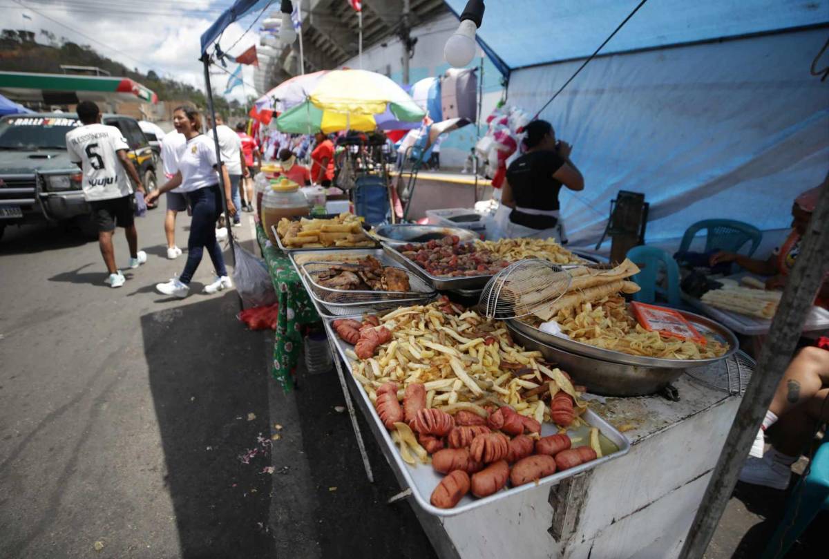 Recibimiento hostil, jugadores llegan de civil y fiesta olimpista previo a final ante Real España