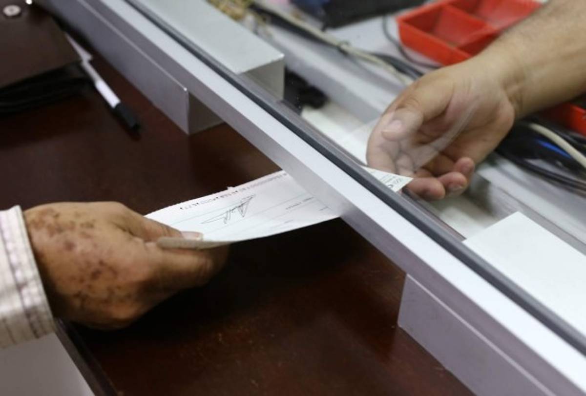 Emitidos solo 66,300 cheque en dólares; suplantado por las tranferencias bancarias