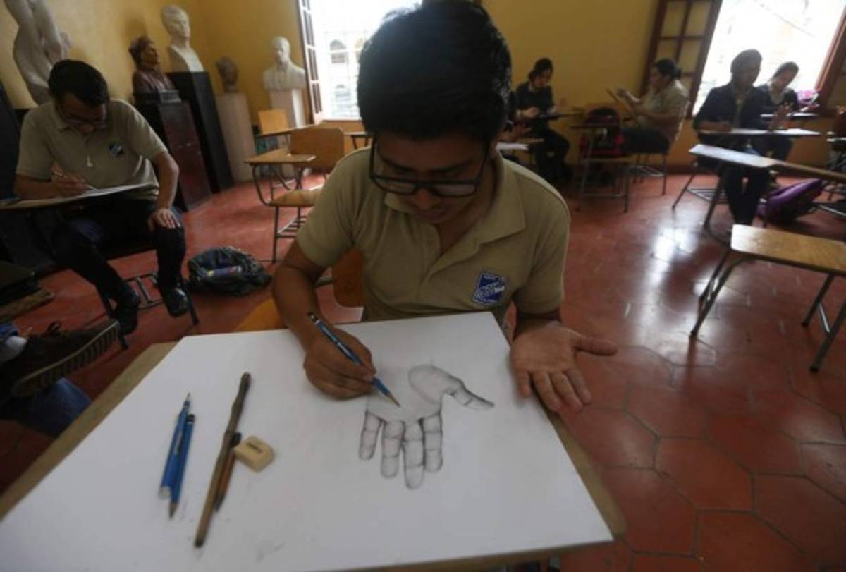Cuatro escuelas de la capital forman a los futuros artistas