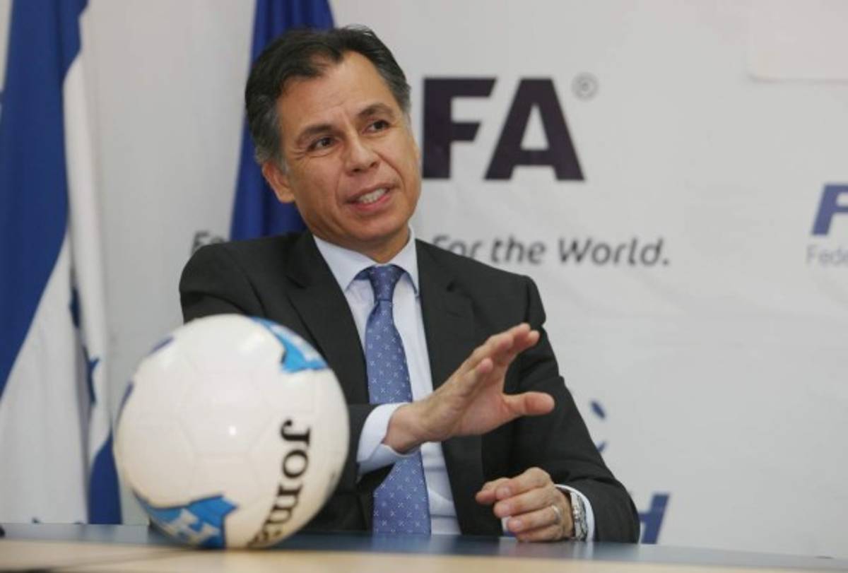 Con más plazas y millones seduce Gianni Infantino a Honduras y el resto de la Uncaf