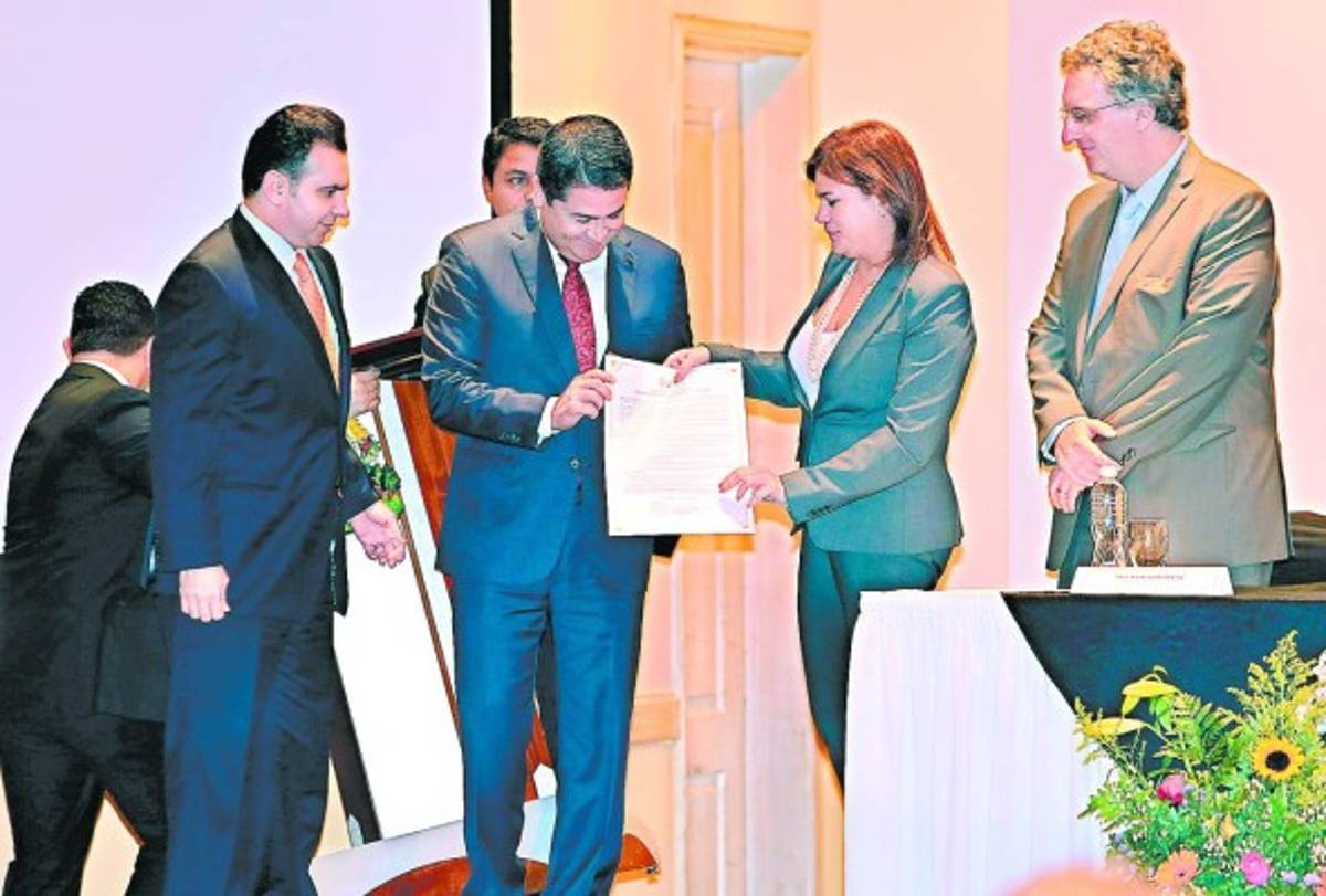 Empresa privada acuerda combatir la corrupción